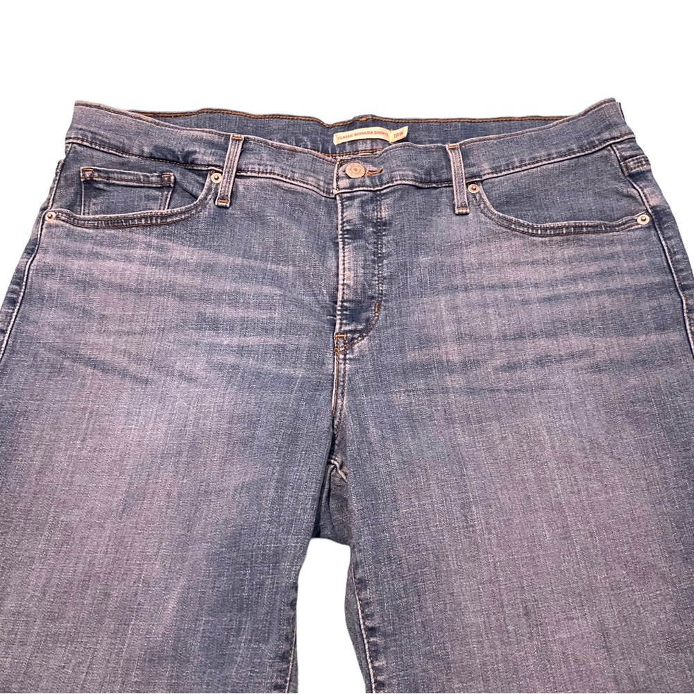 Levi’s Classic Bermuda Women’s Shorts Medium Wash Size 18W - Picture 6 of 16